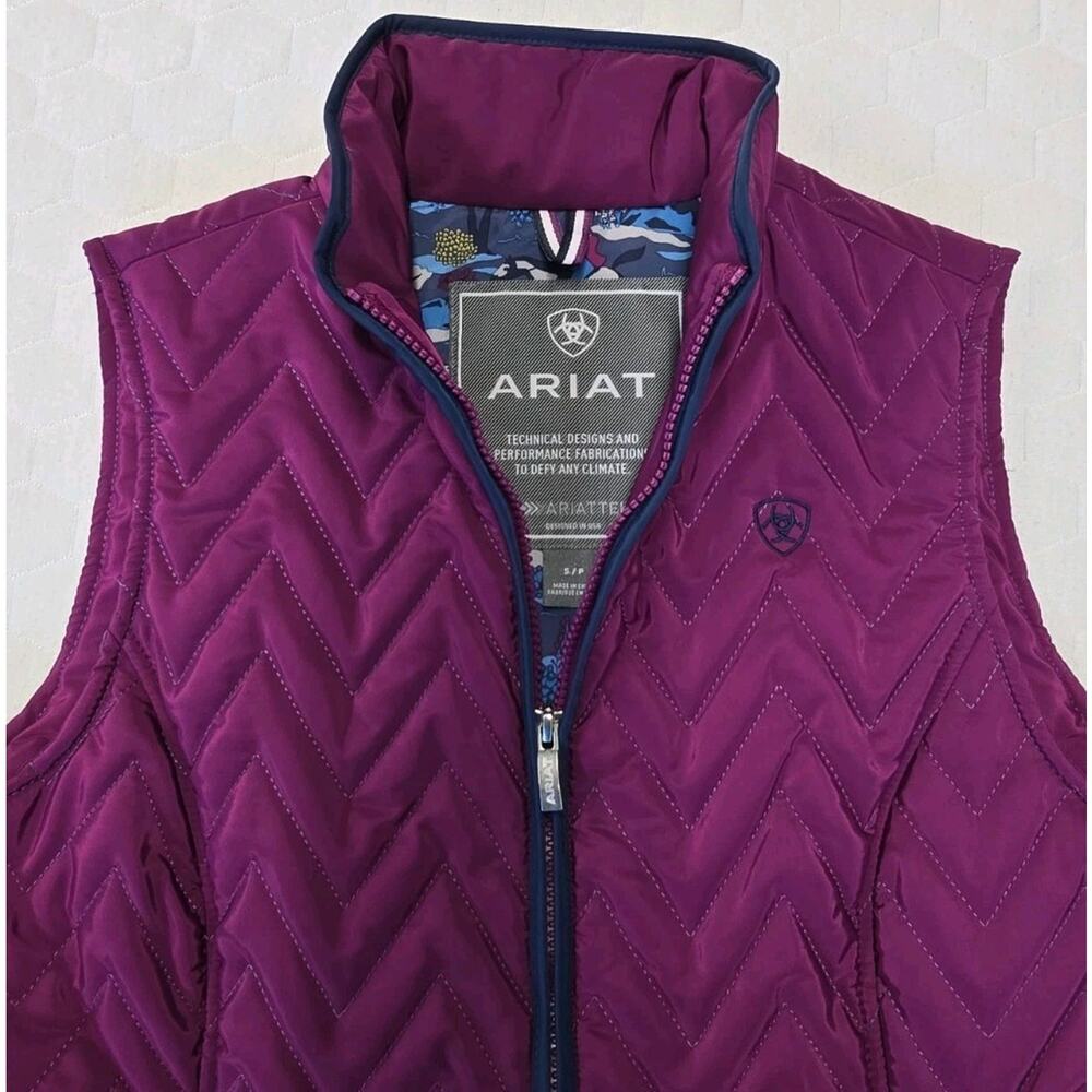 Ariat Ashley Insulated Vest Women Small Berry Chevron Quilted Equestrian Rodeo - Picture 2 of 11